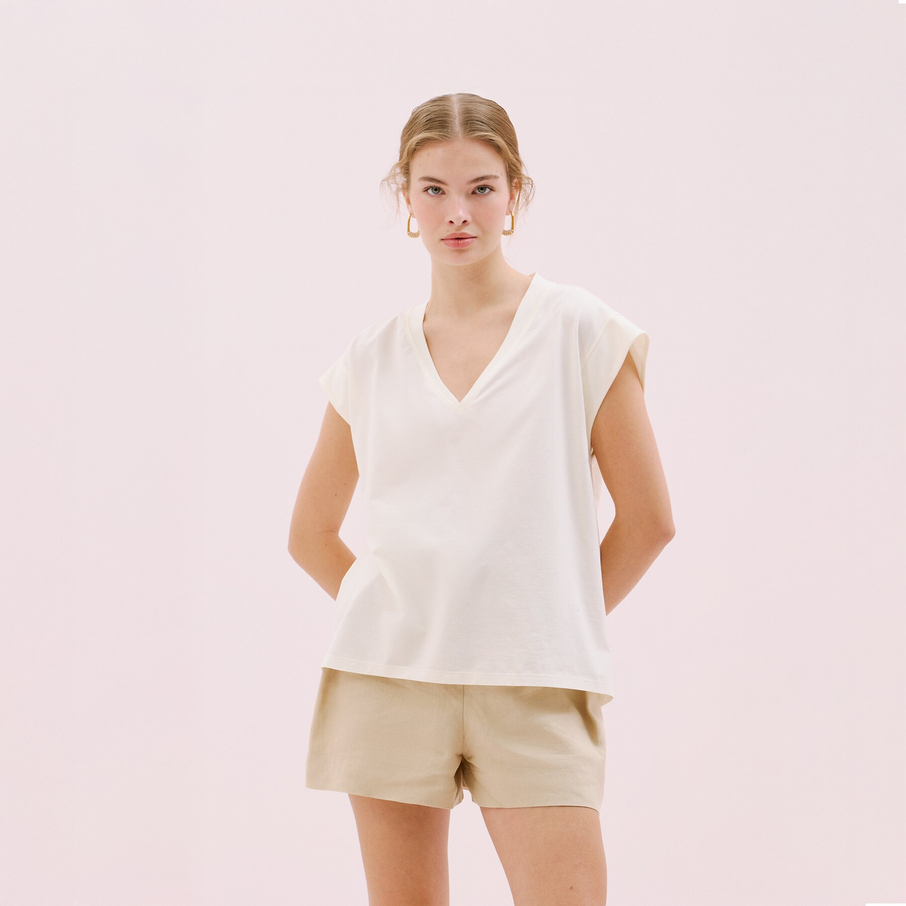 Beyaz Tişört Nasıl Kombinlenir? Roman’dan Stil Önerileri