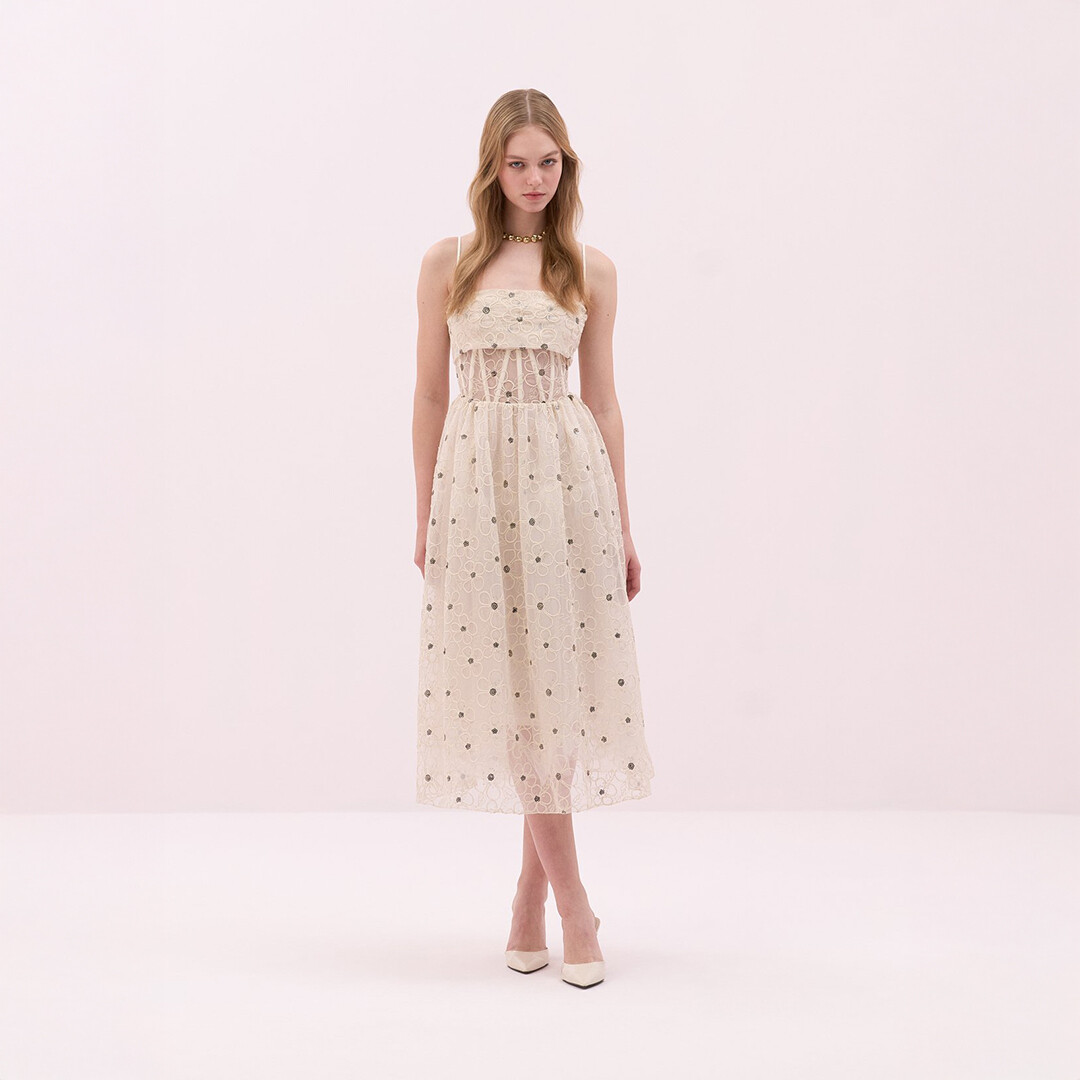 Sezonun En Göz Alıcı Elbise Modelleri Roman’da!