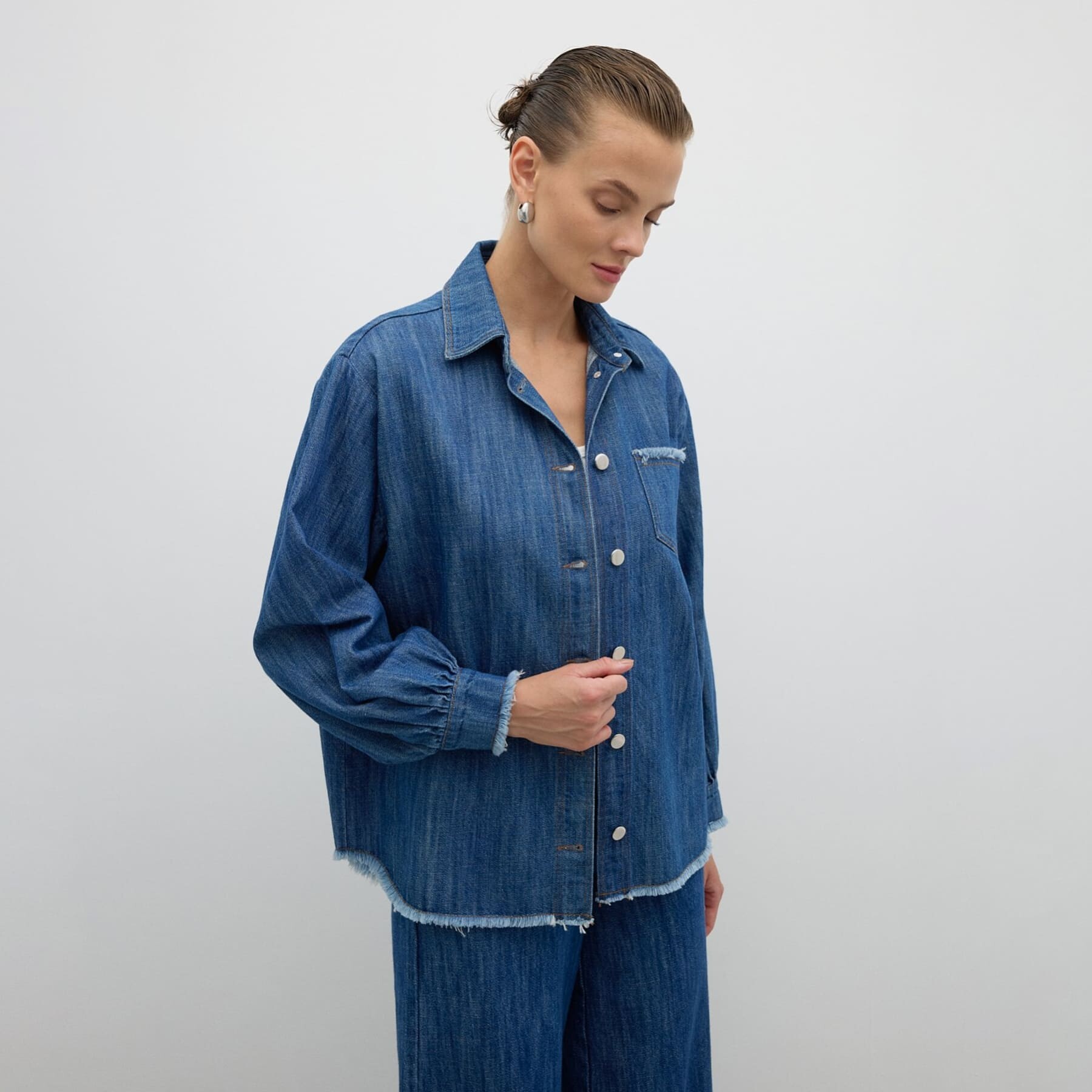 Denim Gömleklerle Hafta Sonu Şıklığı