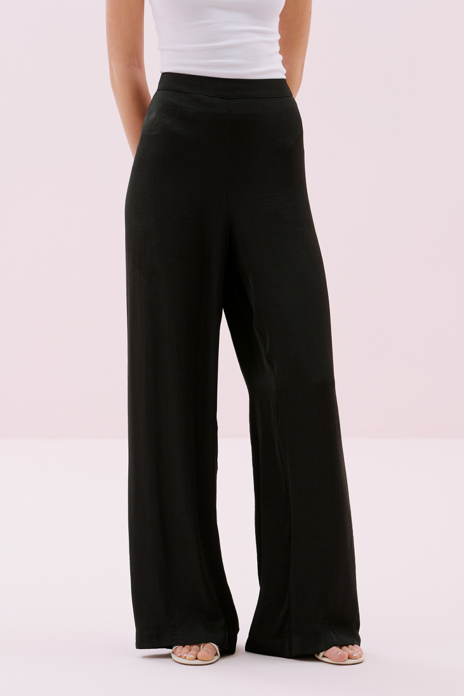 Arka Beli Lastikli Geniş Paça Saten Pantolon Siyah - 4
