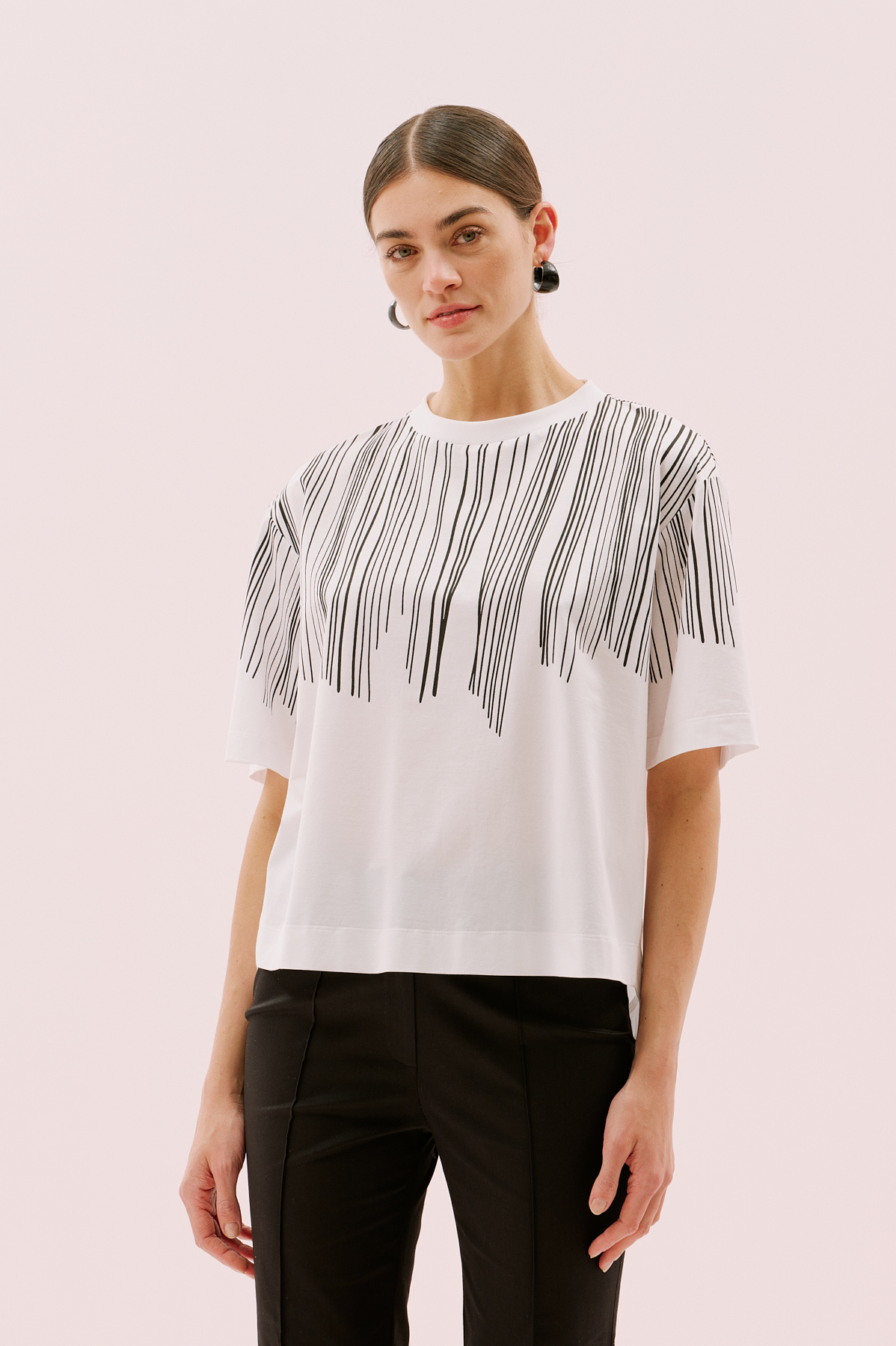 Arkası Yırtmaçlı Baskılı Kısa Kol T-shirt Beyaz