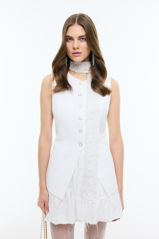 Bele Oturan Toka Detaylı Yelek Beyaz - Roman