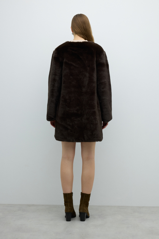 Bisiklet Yaka Peluş Kap Kahve - Roman (1)