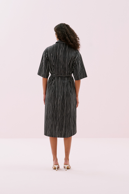 Çiçek Motifli Beli Kuşaklı Midi Boy Gömlek Elbise Siyah-Beyaz - 2