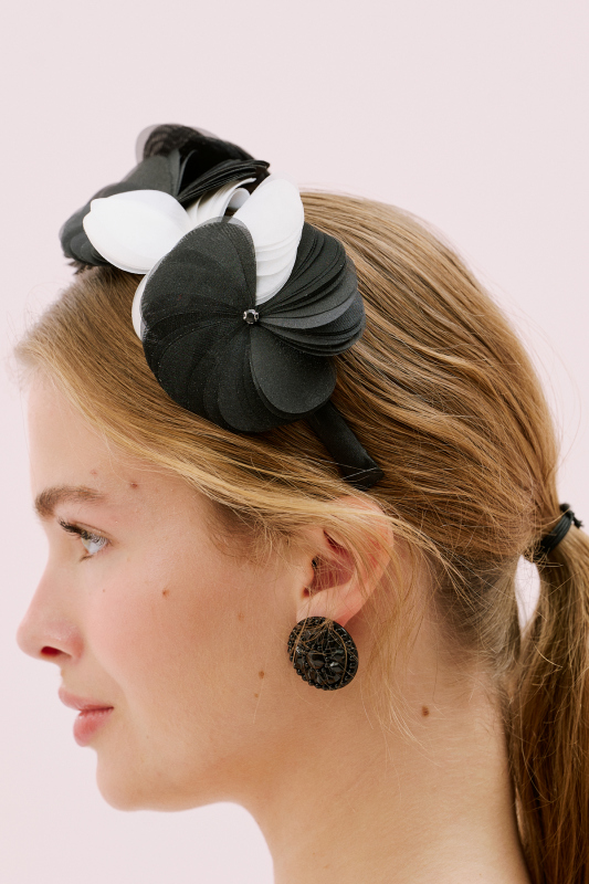 Çiçek Motifli Taç Siyah-Beyaz - Roman (1)