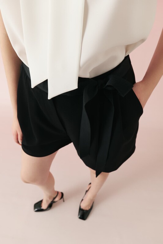 Double Pleated Crepe Shorts Black - 3