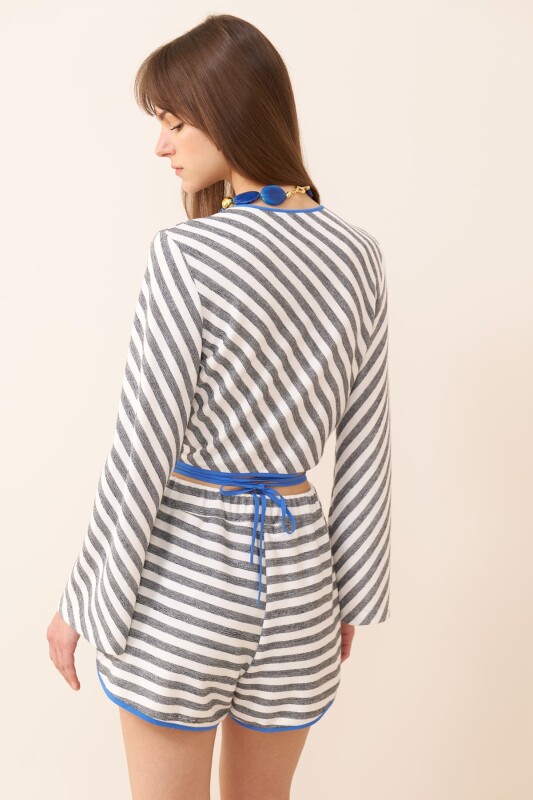 Çizgili Şort Siyah-Beyaz - Roman (1)