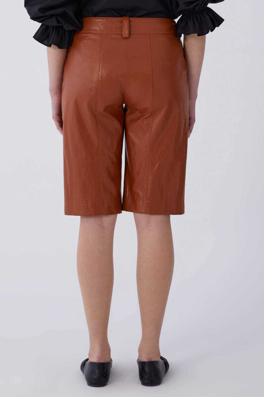 Deri Görünümlü Bermuda Taba Pantolon Taba - 2
