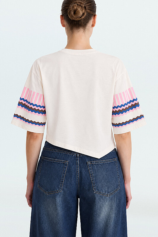 Baskılı ve Nakışlı Asimetrik T-Shirt Ekru - Roman (1)