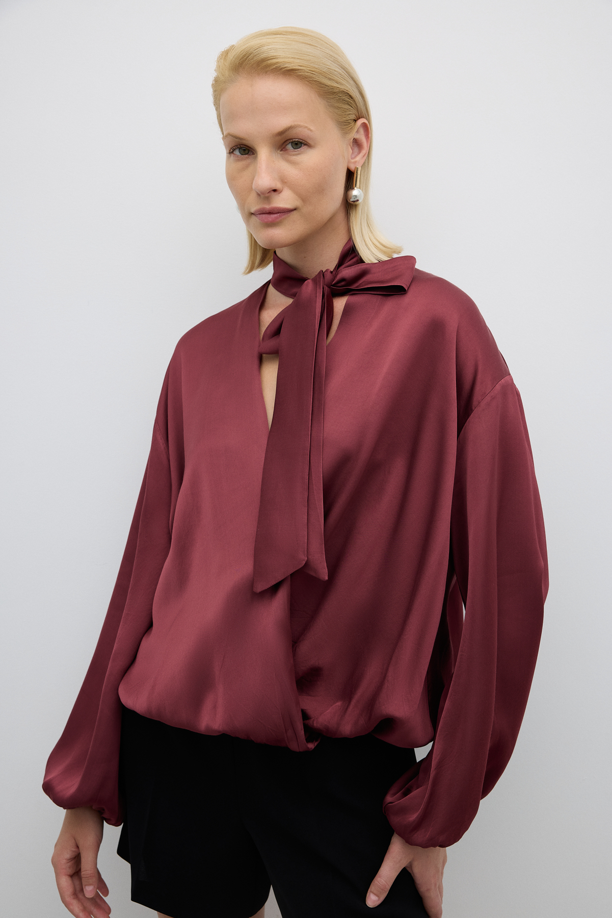 Fular Bağlamalı Kruvaze Saten Bluz Bordo