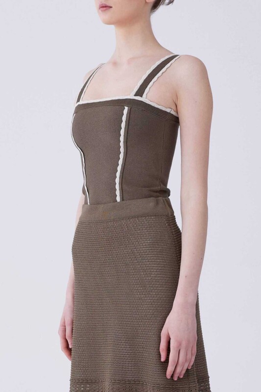 Haki Crop Triko Haki - 3