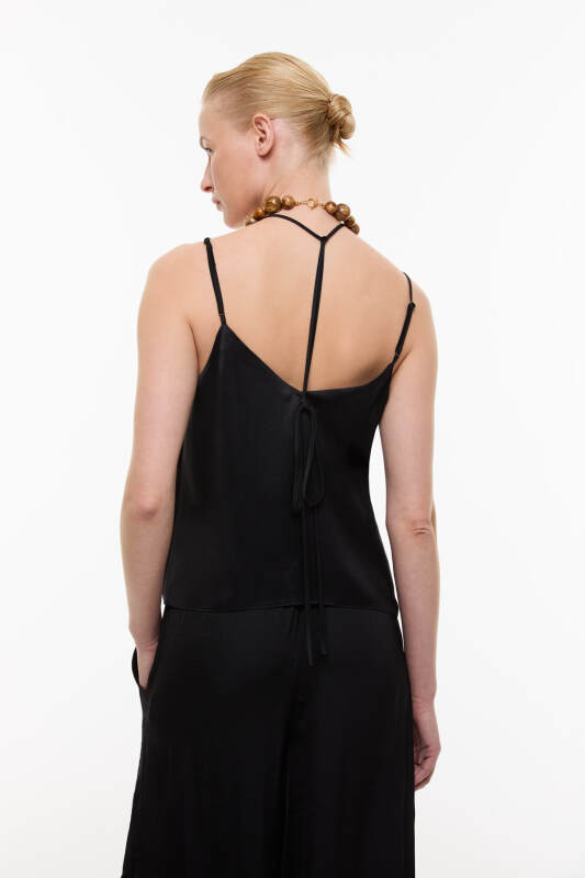 İnce Askılı Dekolteli Bluz Siyah - Roman (1)