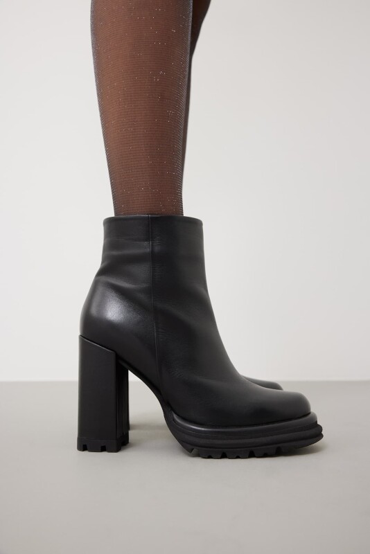 %100 Deri Yarım Bot Siyah - Roman (1)