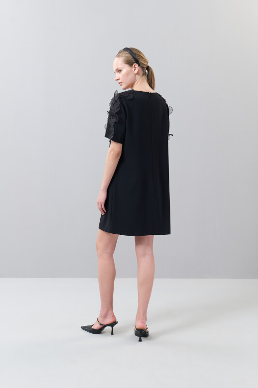 Kolları Çiçek Detaylı Mini Elbise Siyah - 2