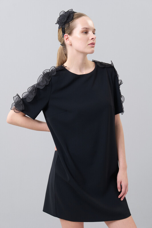 Kolları Çiçek Detaylı Mini Elbise Siyah - 3