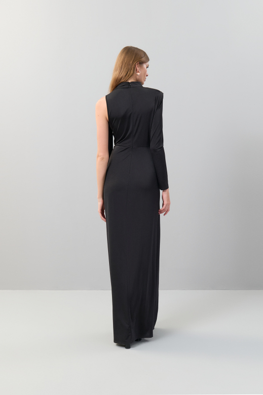 Tek Kol Fular Yakalı Otriş Aksesuarlı Maksi Boy Elbise Siyah - 2