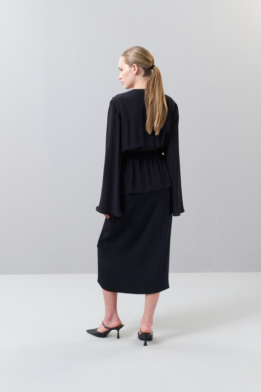 Floş Püsküllü Büzgü Detaylı Bluz Siyah - Roman (1)