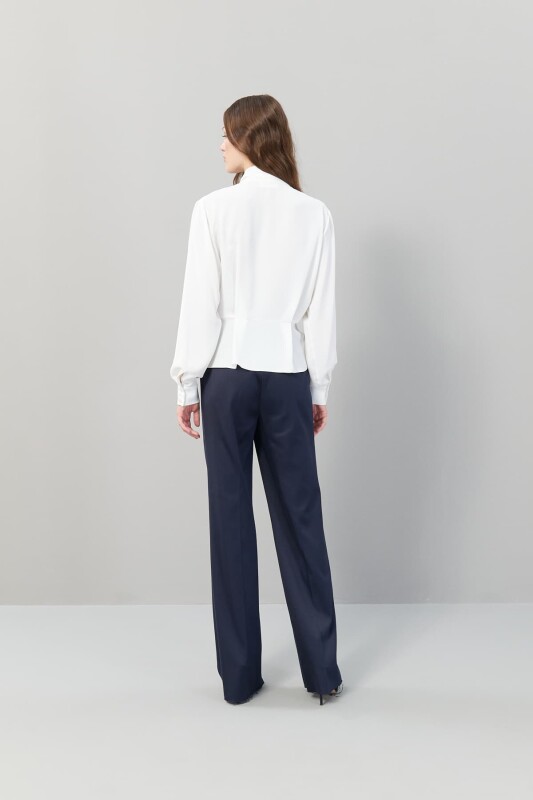 Kruvaze Yaka Kendinden Fularlı Bluz Ekru - Roman (1)