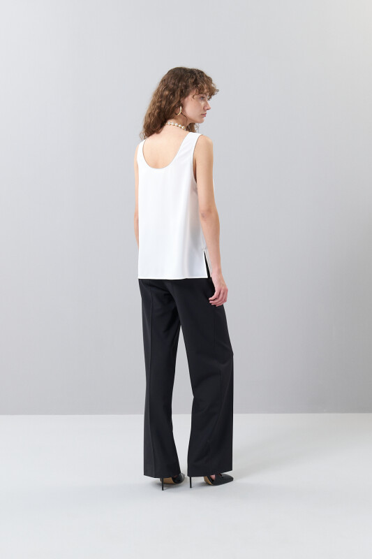 U Yaka Bluz Kırık Beyaz - Roman (1)