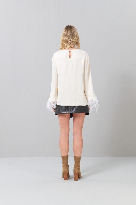 Bisiklet Yaka Otriş Detaylı Bluz Krem - 2