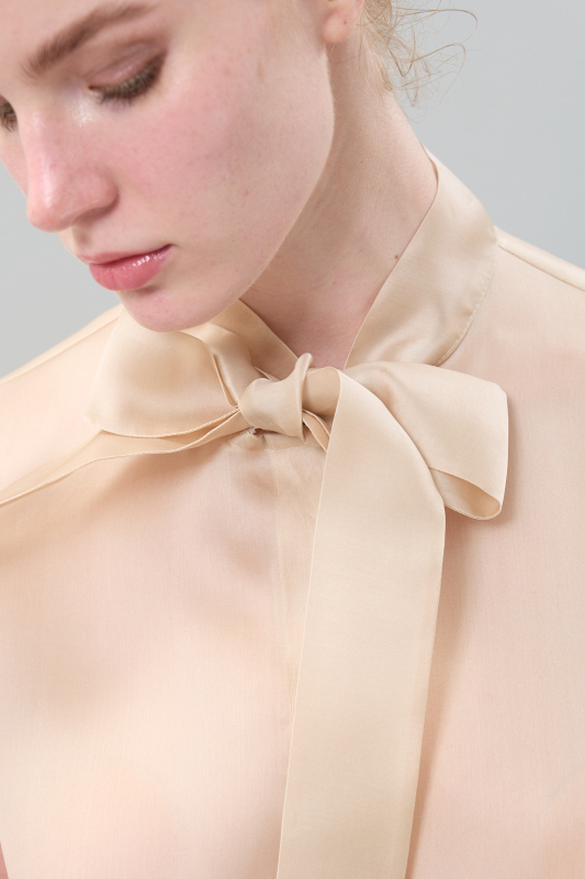 Yakası Bağlamalı İpek Bluz Bej - 4
