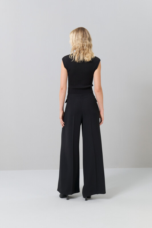 Gold Düğmeli Bisiklet Yaka Triko Süveter Siyah-Beyaz - Roman (1)