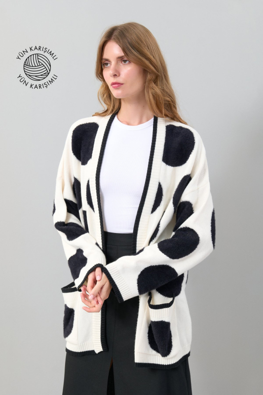 Yün Hırka Siyah-Ekru - Roman