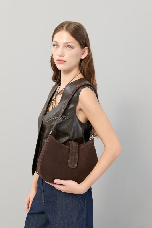 Kol Çantası Acı Kahve - Roman (1)