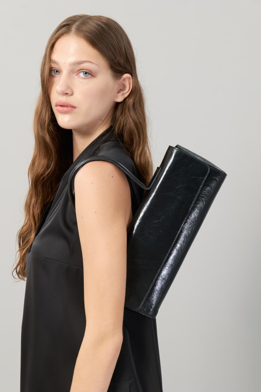 Çanta Siyah - Roman (1)