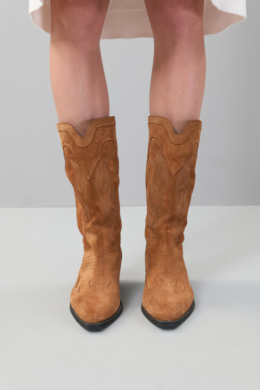 Çizme Tarçın - Roman (1)