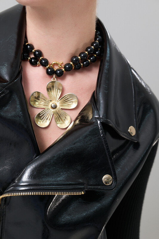 Papatya Figürlü Kolye Siyah - Roman (1)