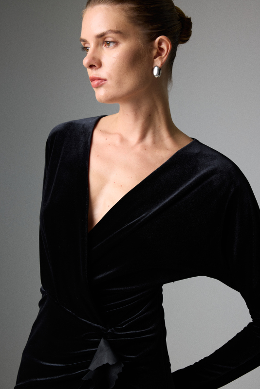 Kruvaze Görünümlü Yırtmaçlı Maksi Boy Kadife Elbise Siyah - 3