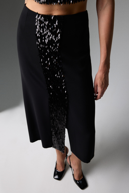 Payet ve Önü Yırtmaç Detaylı Midi Boy Etek Siyah - 4