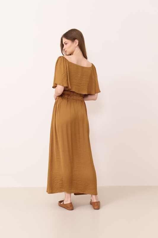 Kayık Yaka Saten Crop Bluz Bal - Roman (1)