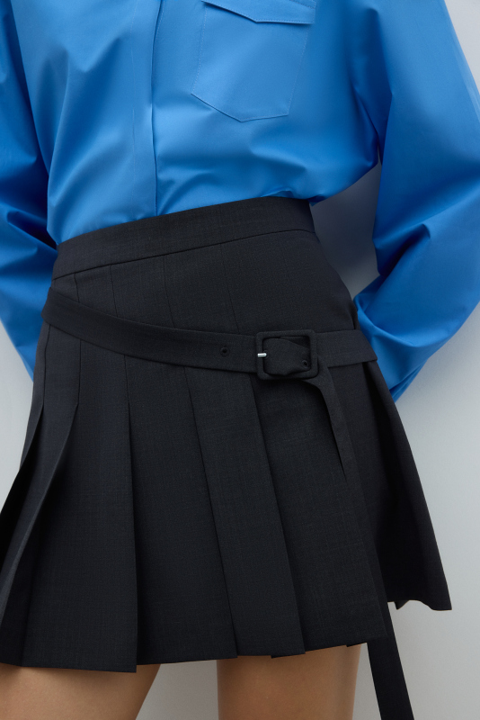 Kemer Detaylı Pileli Mini Etek Koyu Gri - 3