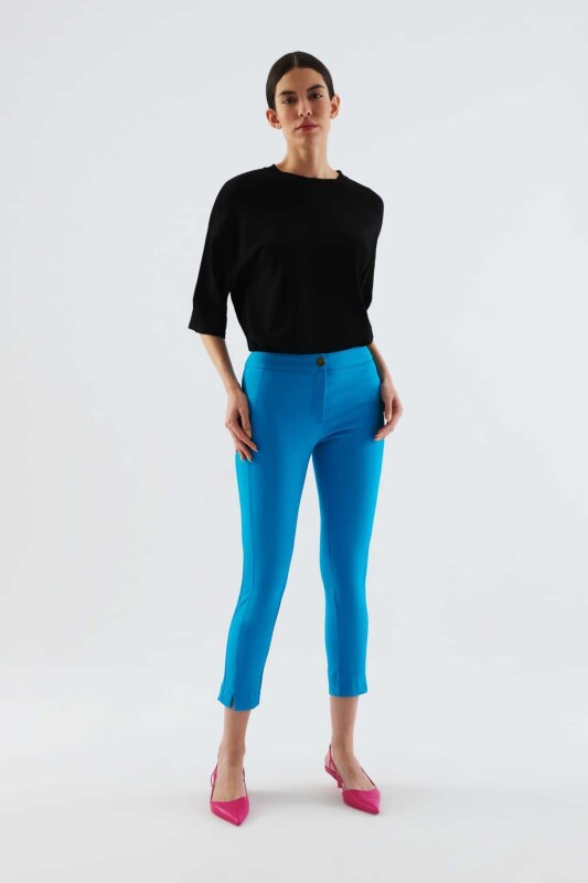 Kısa Paçalı Düğmeli Kadın Pantolon Turkuaz - 3