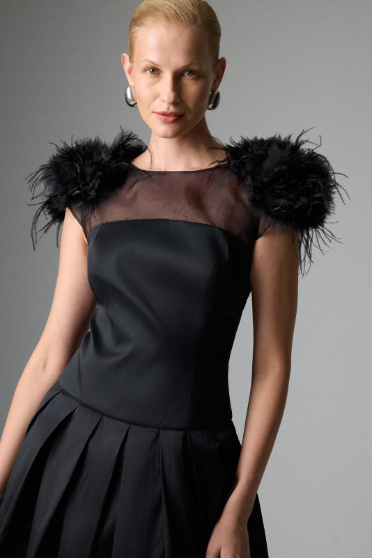 Omuzları Çiçek Aksesuarlı Pileli Midi Boy Elbise Siyah - 4