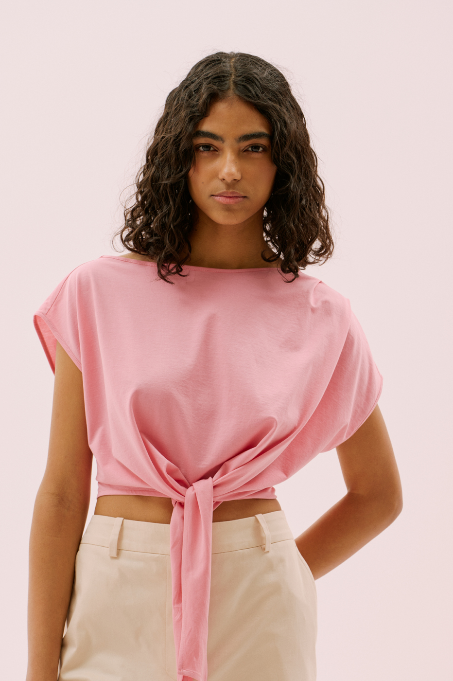 Omuzu Pili Detaylı Belden Bağlamalı T-Shirt Pembe - 1
