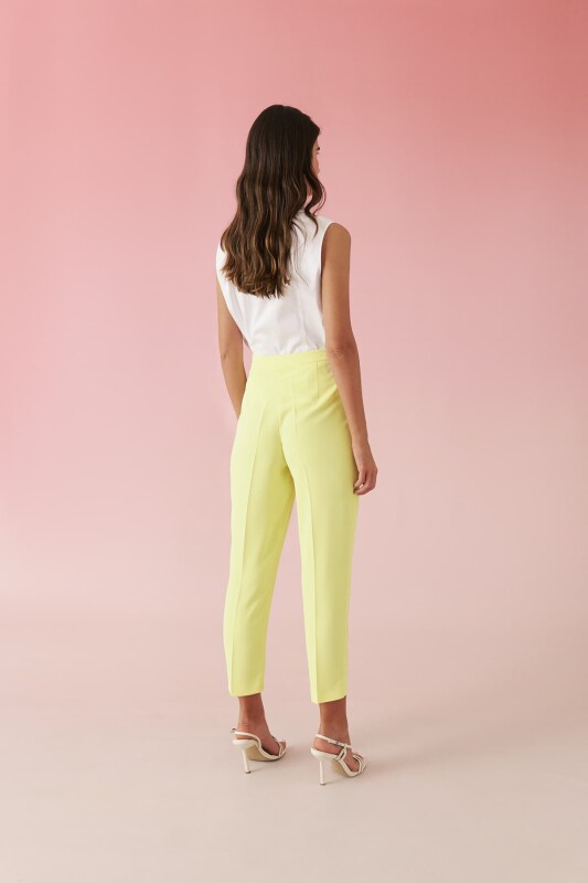 Carrot Trousers Yellow - Roman (1)