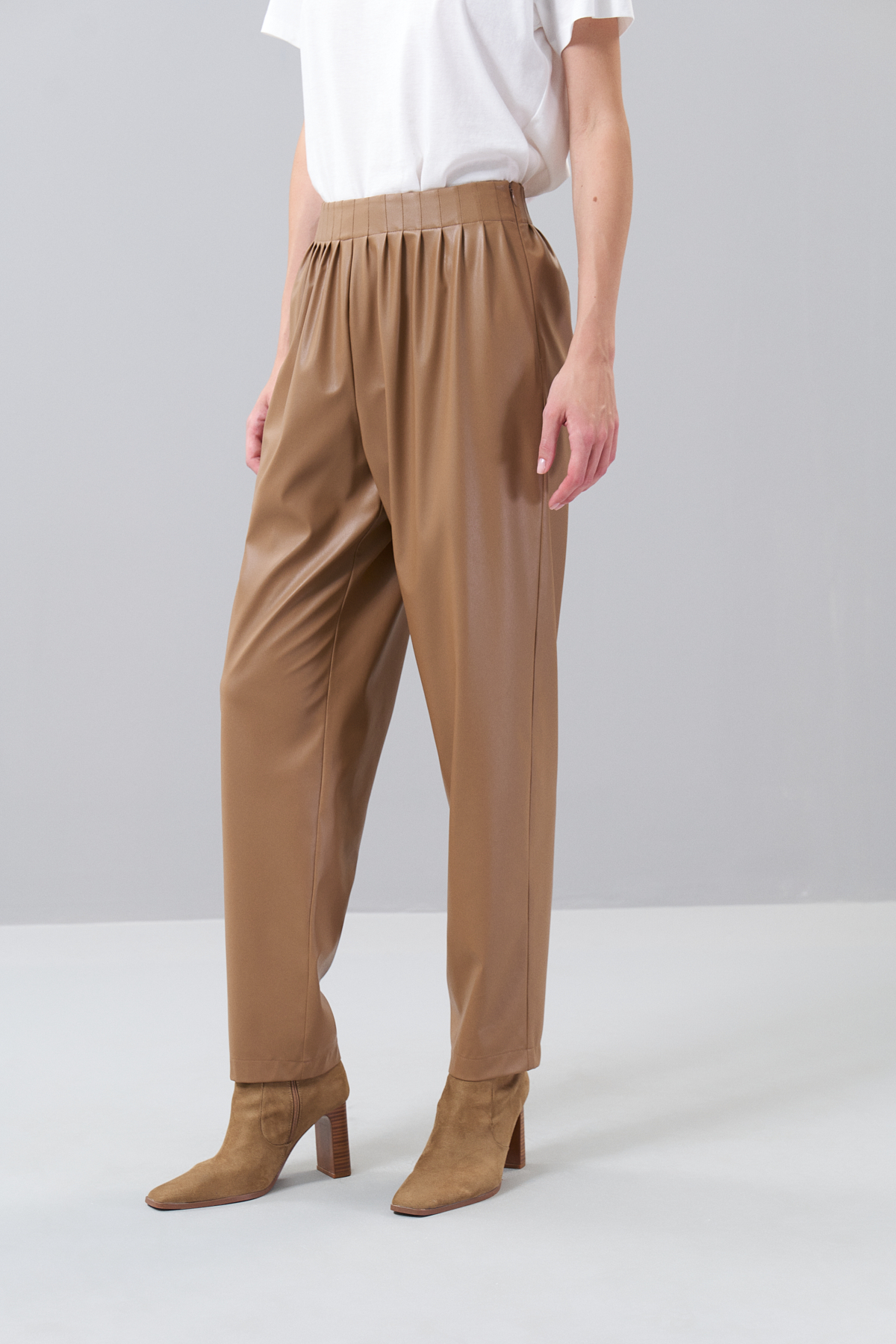 Pile Detaylı Havuç Deri Pantolon Camel