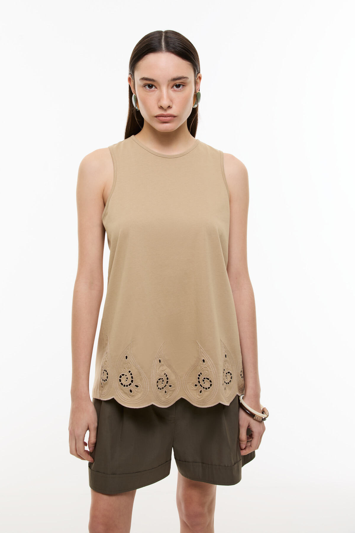 Şal Desenli Embrode Nakışlı T-shirt Kahve