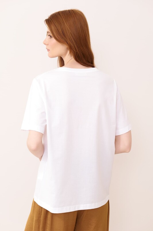 Damla Motifli Tek Cepli V Yaka T-shirt Beyaz - Roman (1)