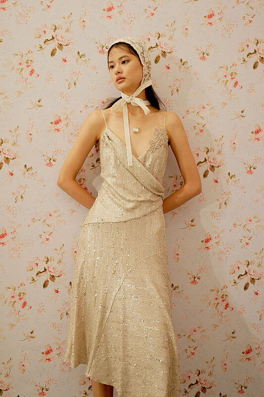 Taş İşlemeli Çiçek Motifli Asimetrik Elbise Bej - Roman