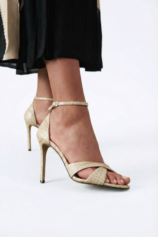 Topuklu Ayakkabı Bej - Roman (1)