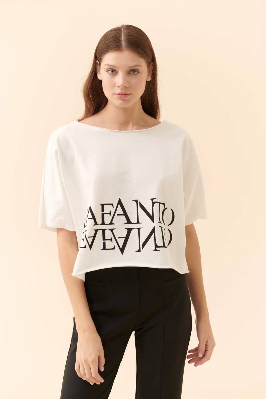Geniş Yakalı Fafanto Yazı Baskılı Crop Sweatshirt Ekru - 1