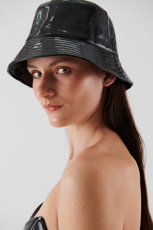 Patent Leather Hat Black - Roman