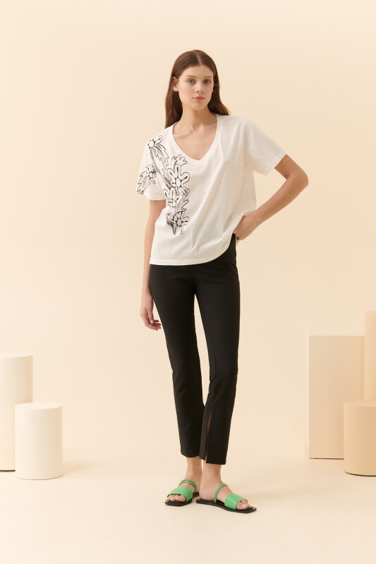 V Yaka Baskılı T-Shirt Beyaz - Roman