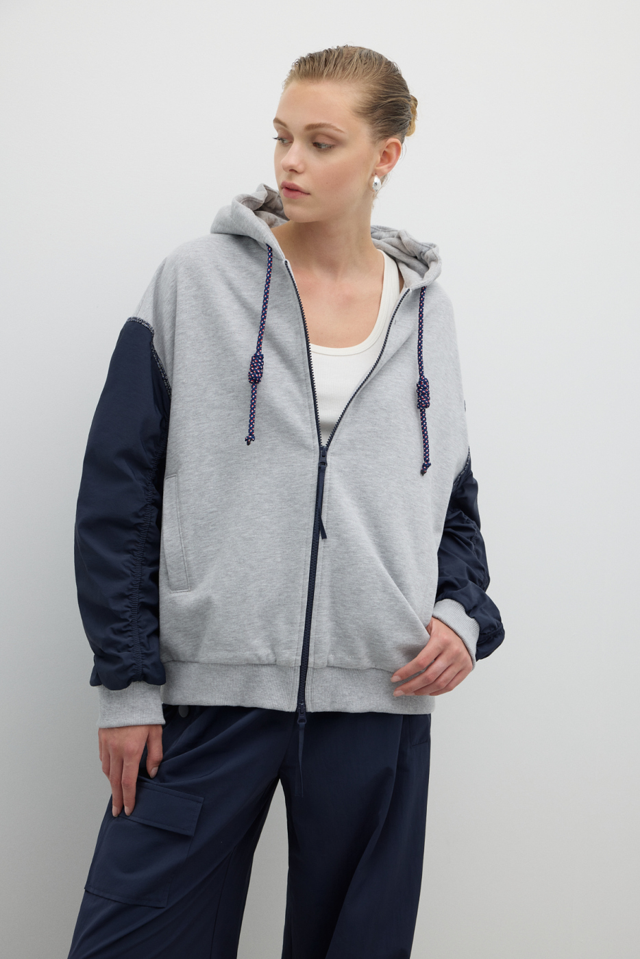 Önü Fermuar Detaylı Kapüşonlu Sweatshirt Gri - 4