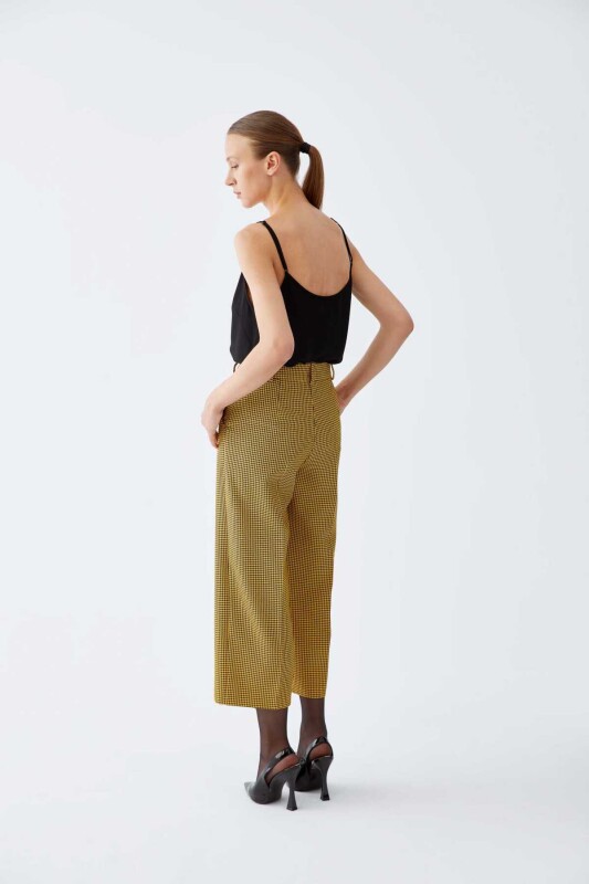 Kısa Paça Pantolon - Roman (1)
