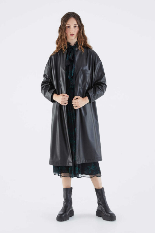  Leather Look Cap Black - Roman